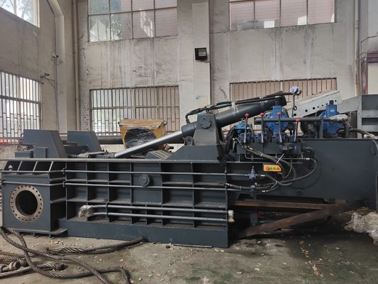 Automatische baler voor metaalschroot met een hoog rendement voor staal 100-150 kg balercapaciteit