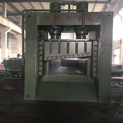 Industrieel 8000kN Hydraulisch Gantry Shear Air Cooling Systeem met 2000mm Blade voor het snijden van zwaar schroot